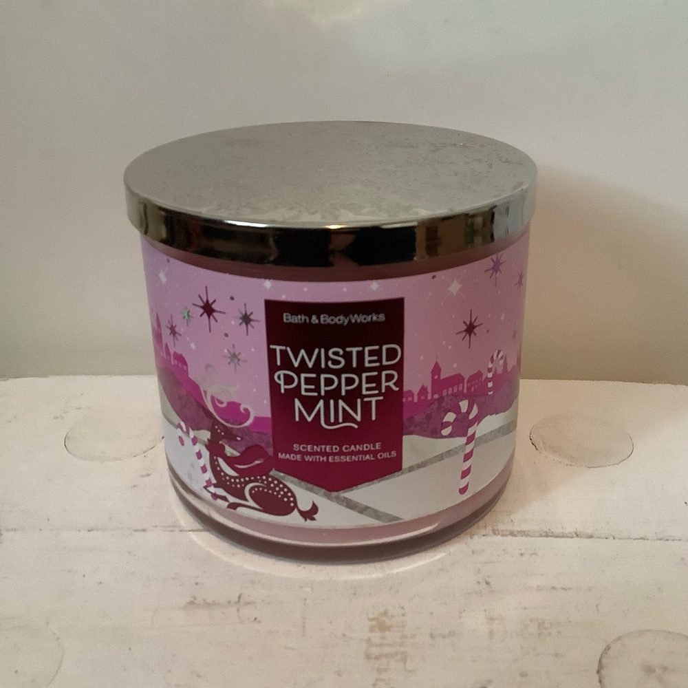 Bath & Body Works TWISTED PEPPERMINT 3-Wick Scented Candle 14.5oz NEW Christmas
